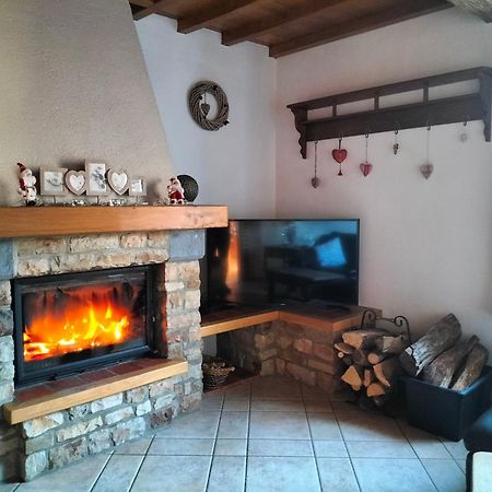 Gite La Dame Au Lit Gite A La Ferme Momignies Zewnętrze zdjęcie