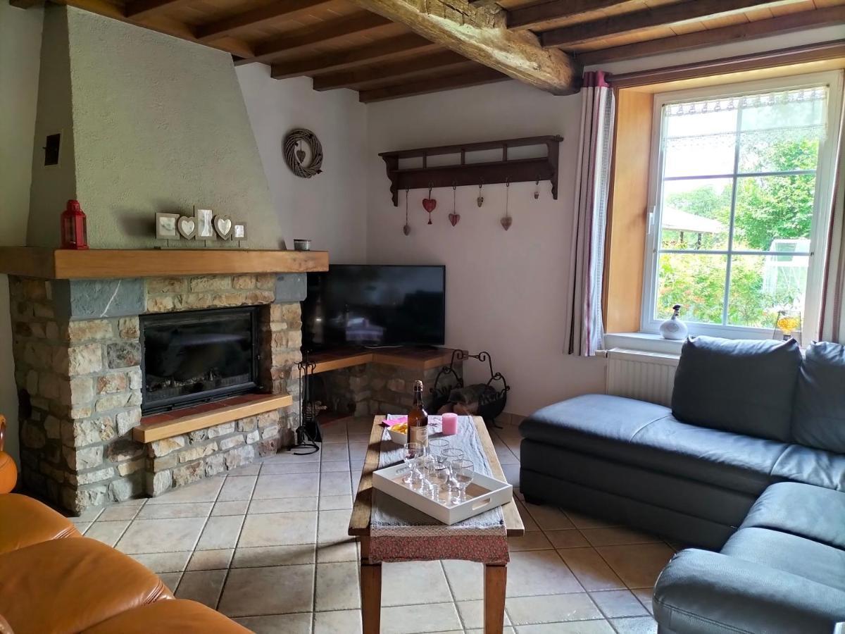 Gite La Dame Au Lit Gite A La Ferme Momignies Zewnętrze zdjęcie