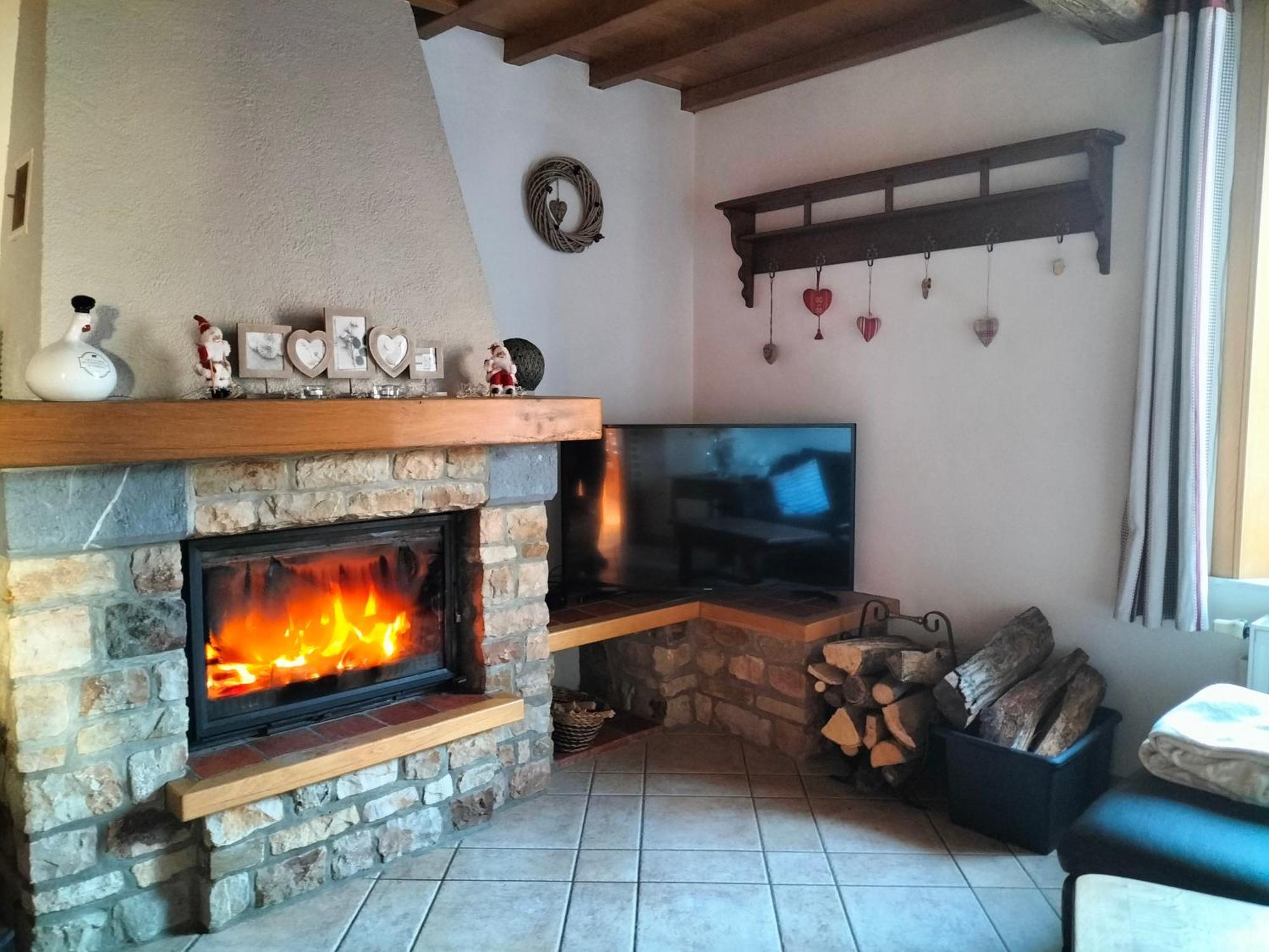 Gite La Dame Au Lit Gite A La Ferme Momignies Zewnętrze zdjęcie