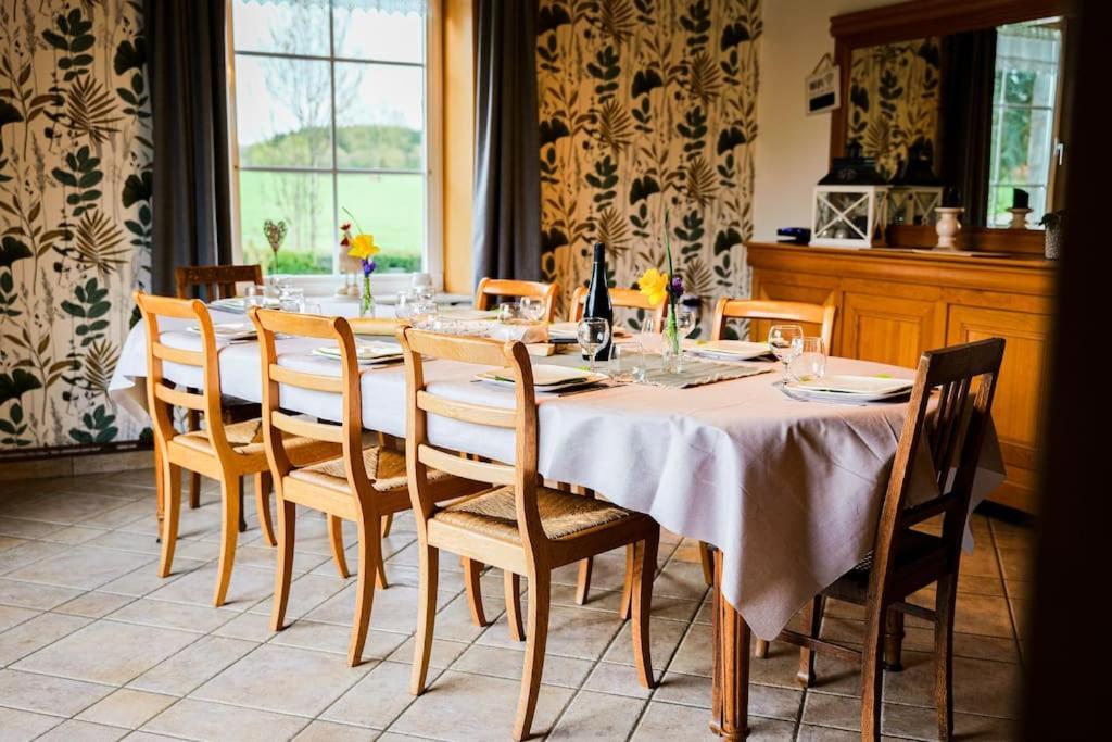 Gite La Dame Au Lit Gite A La Ferme Momignies Zewnętrze zdjęcie